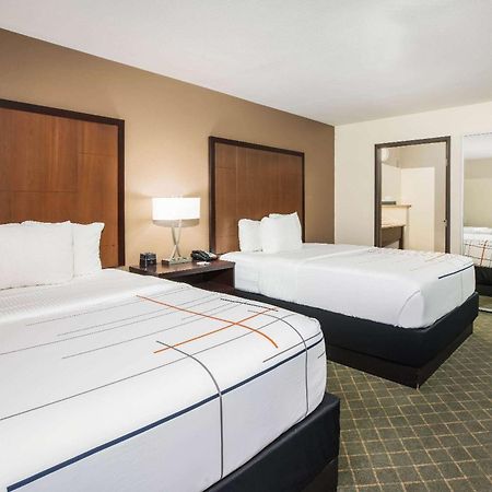 La Quinta By Wyndham Portland Airport Hotel Exterior photo